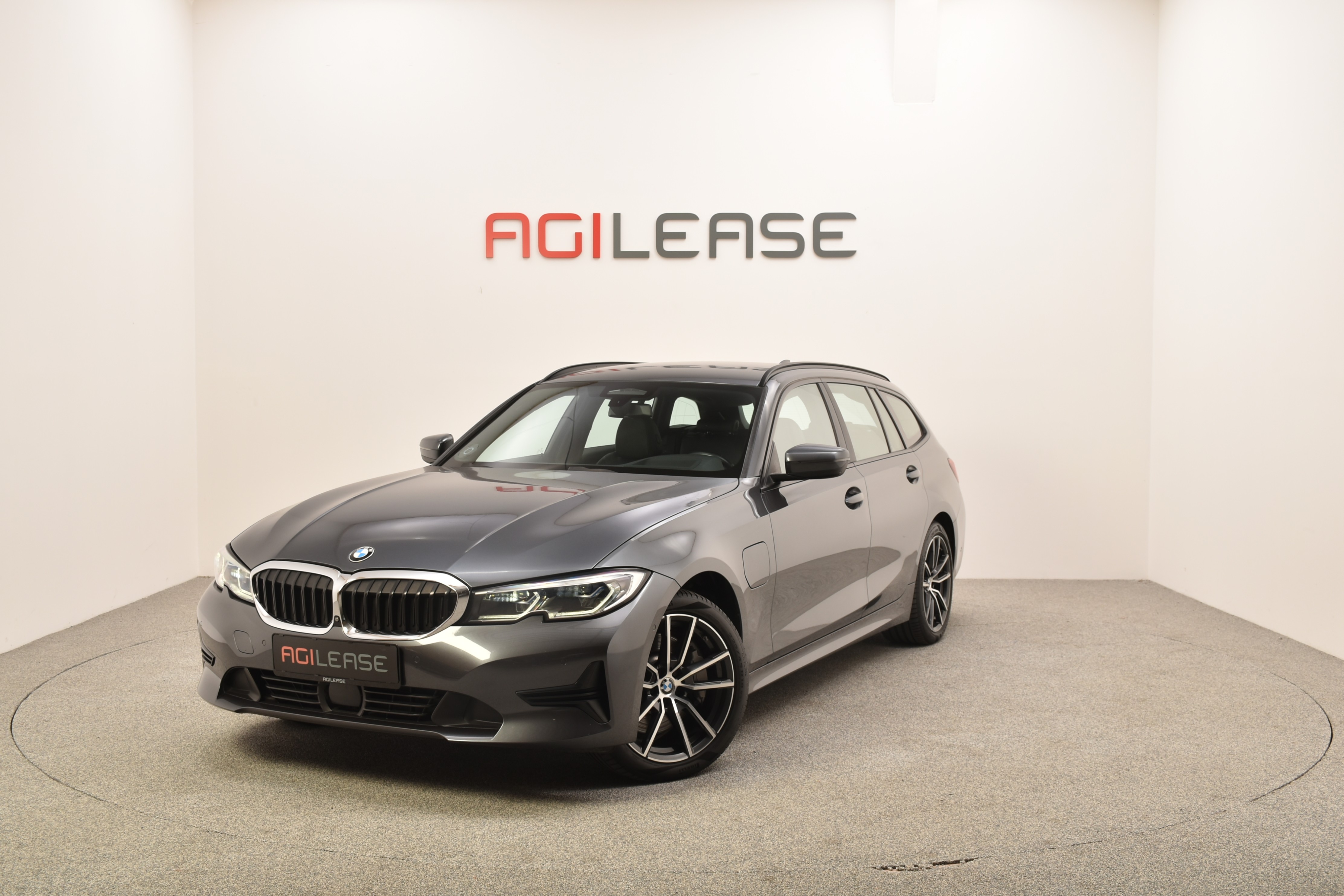 BMW 330e Touring Sport Line